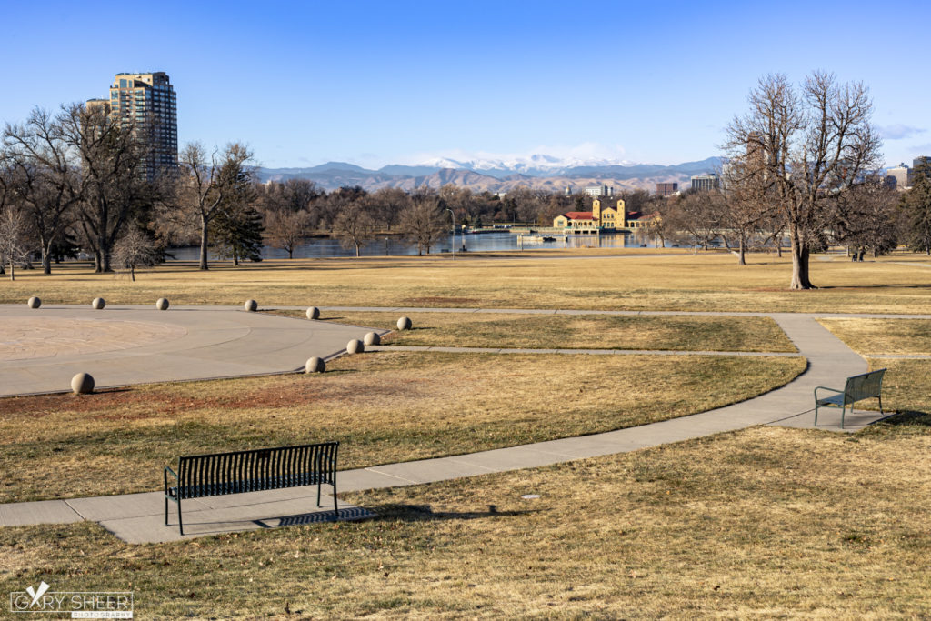 Landcape photo of the park benches and lake in the background at Denver Museum of Nature and Science © Gary Sheer Photography